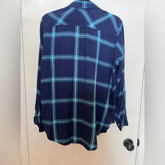 Flannel over shirt. Lightweight - Picture 3 of 3